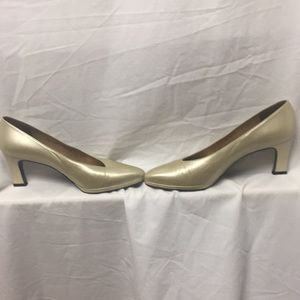 Soft gold metallic leather shoe